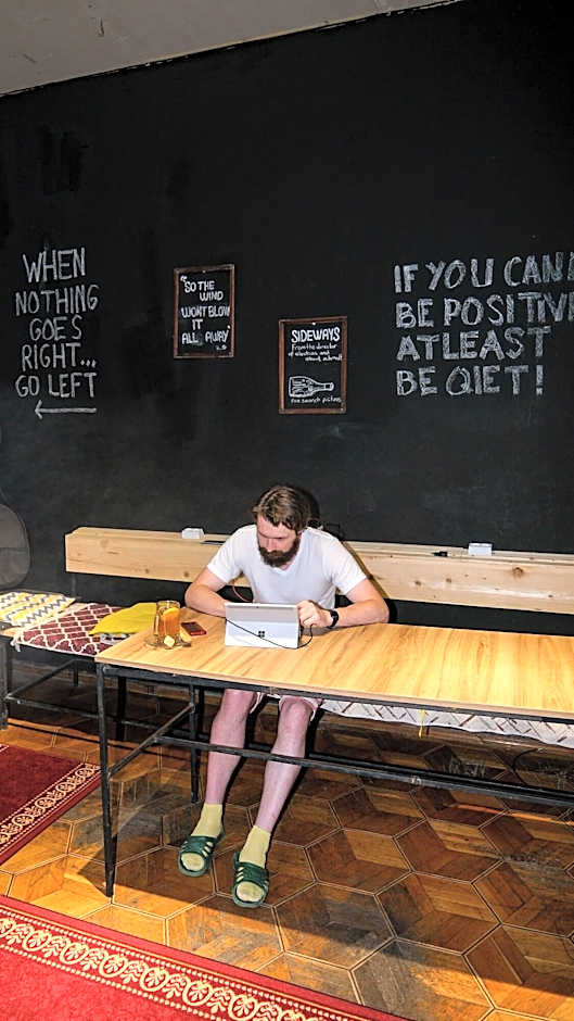 Karvi Hostel & Suites