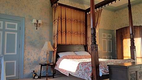 King Room with Four Poster Bed