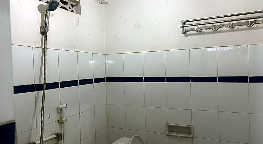 Capital O 93653 Kinasih Hotel