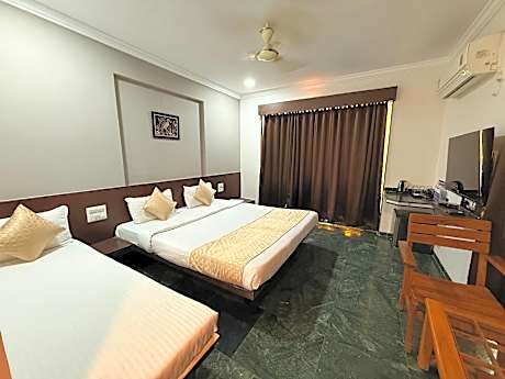 Triple Bed Room With Air Conditioning