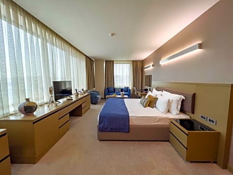 1 King Bed Executive Room