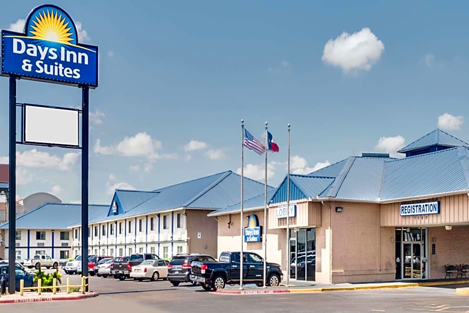Days Inn & Suites by Wyndham Laredo