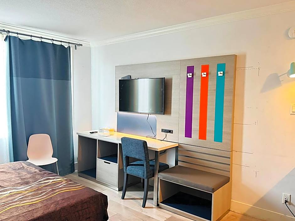 Hometel Suites