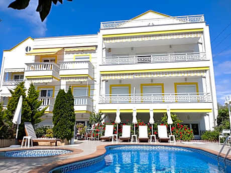 Ioli Apartments