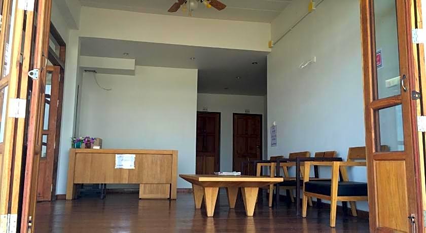 Norn Nab Dao Rimkhong Hotel