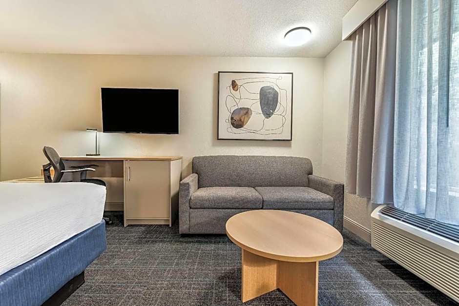 Days Inn & Suites by Wyndham Thunder Bay