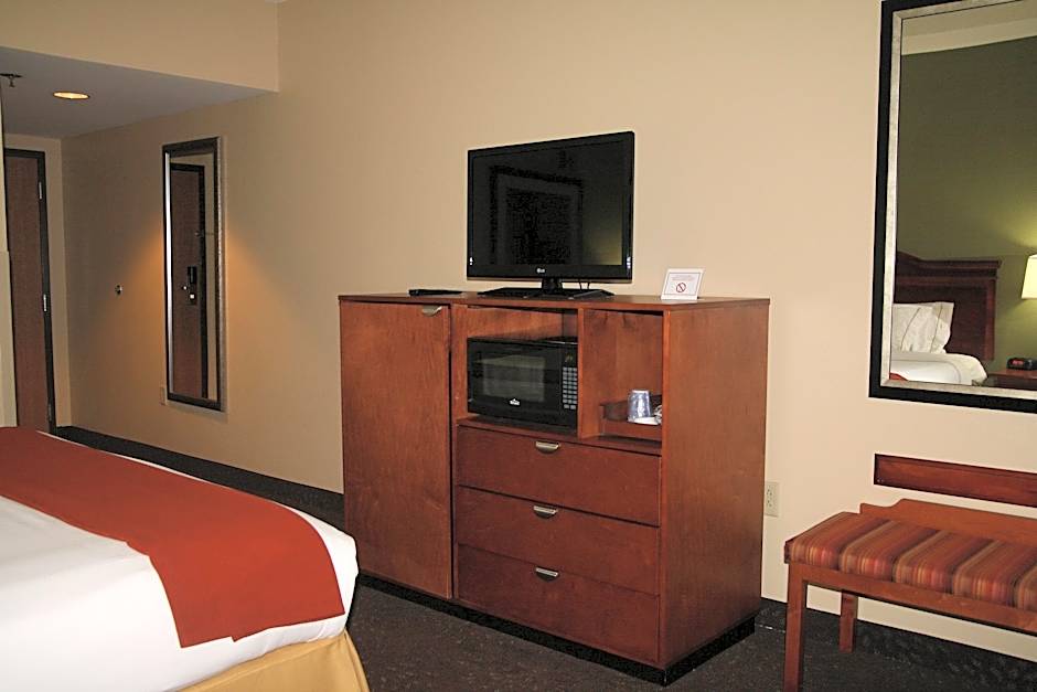Holiday Inn Express & Suites Greenville By IHG