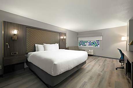 Queen Room - Mobility/Hearing Accessible with Roll-In Shower
