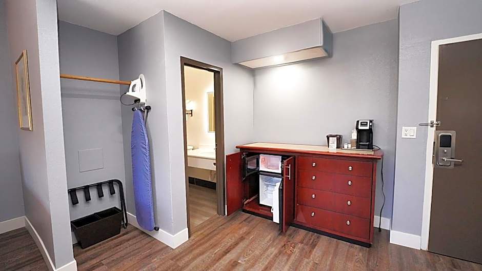 SeaSide Inn & Suites