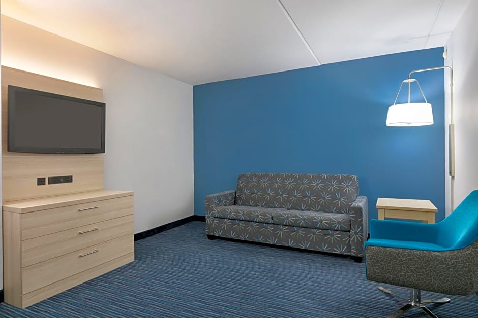 Holiday Inn Express Hotel & Suites Norfolk Airport