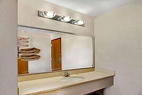 King Room - Non-Smoking