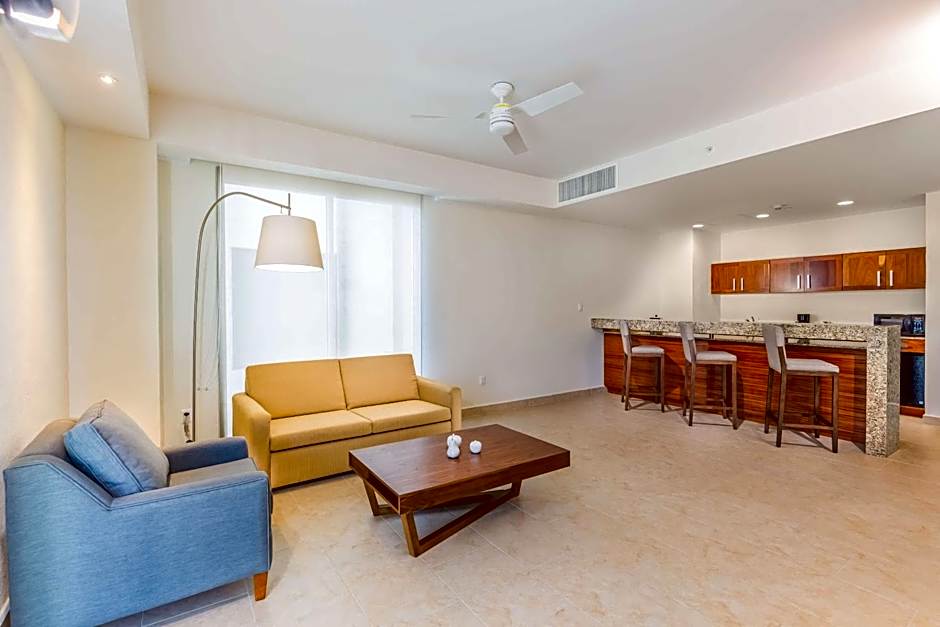 Hampton Inn & Suites by Hilton Los Cabos