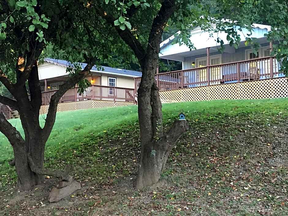 Highland Hills Motel & Cabins
