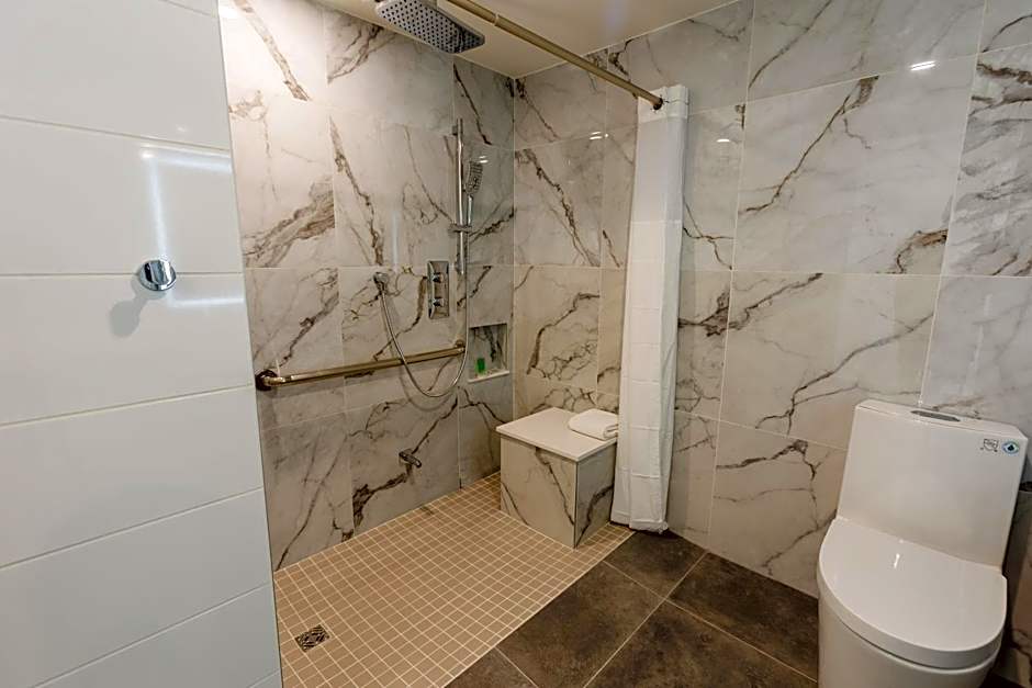 Travelodge Hotel & Convention Center by Wyndham Quebec City