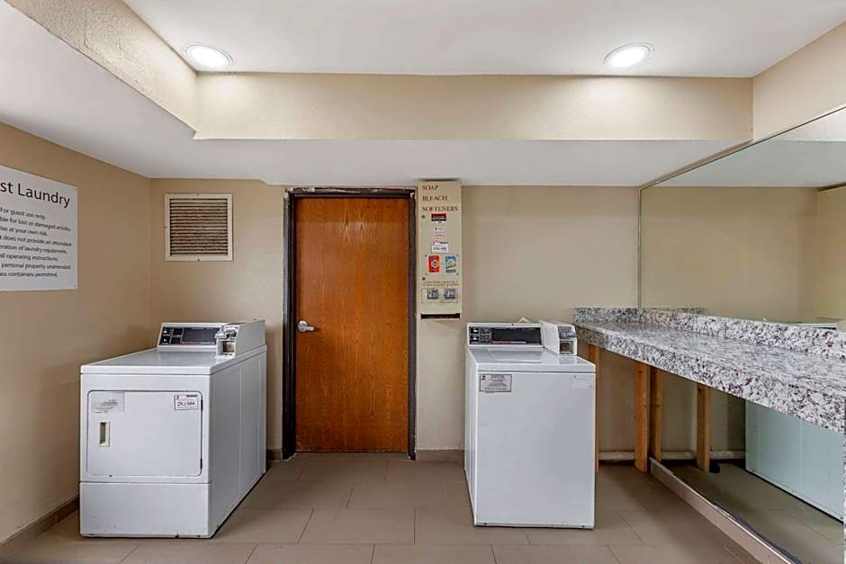 Clarion Pointe Racine - Mount Pleasant