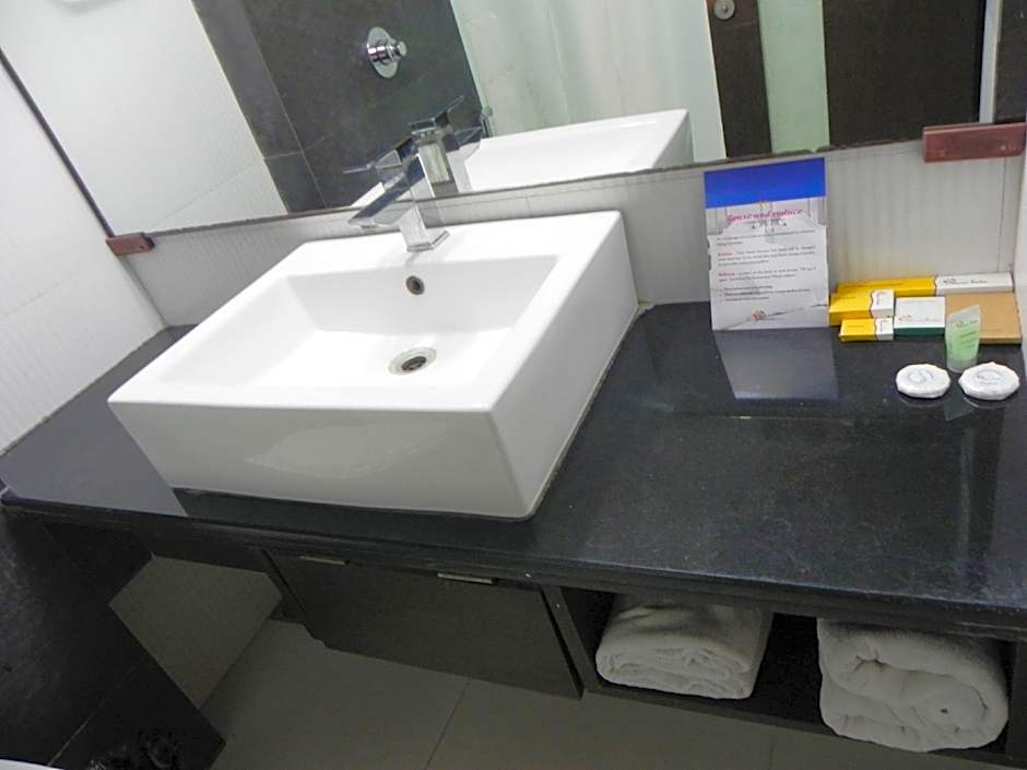 Collection O Reeva Regency