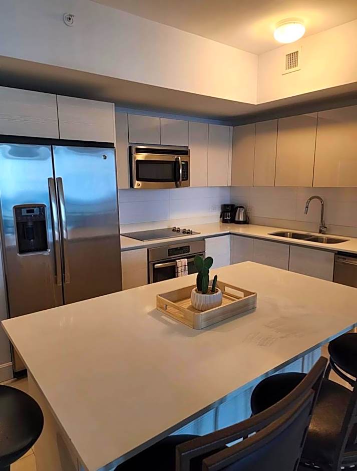 Stunning Penthouse Suite Waterfront 2BD 2BA