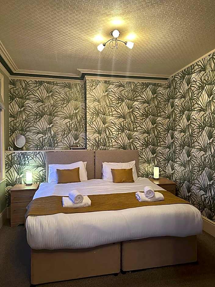 Foto 1 di 7 di Superior 1 King Bed, Sea View, Balcony, 1st Floor