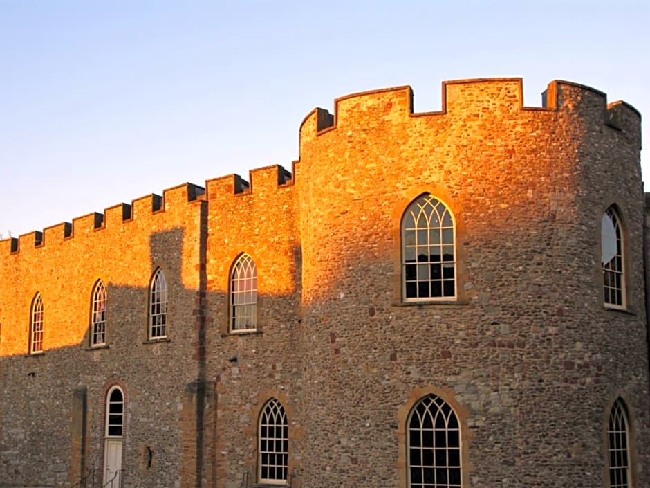 Royal Ashton Townhouse - Taunton