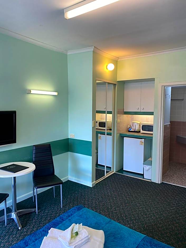 Paddle Steamer Motel