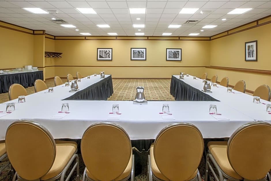Crowne Plaza Louisville Airport Expo Center, an IHG Hotel