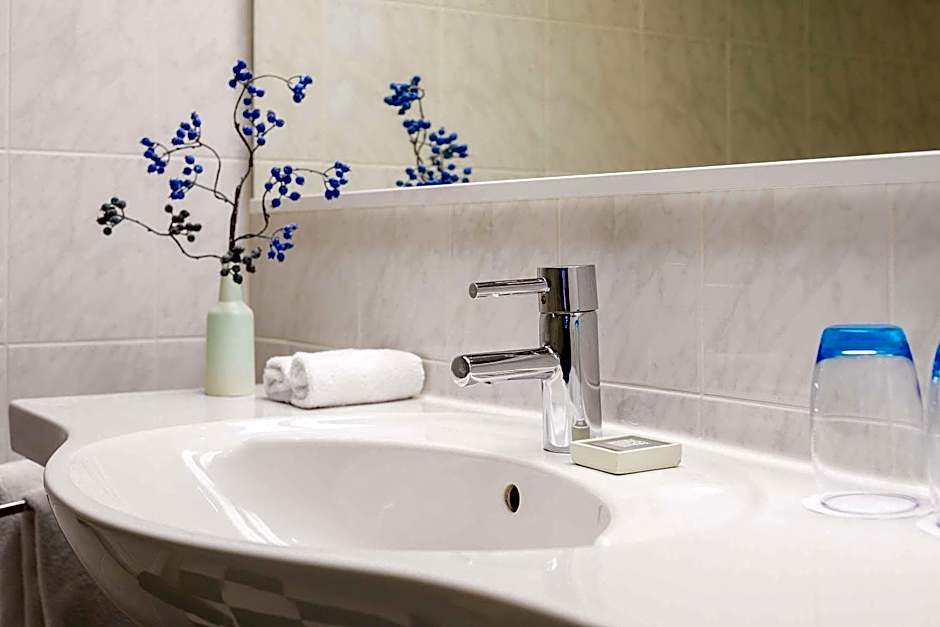 Golden Tulip Hotel Central