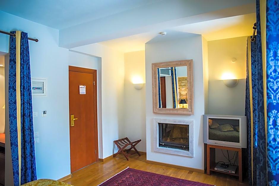 Maritsas Hotel & Suites