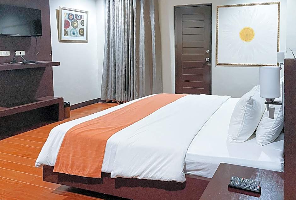 RedDoorz Plus @ Hotel Esse