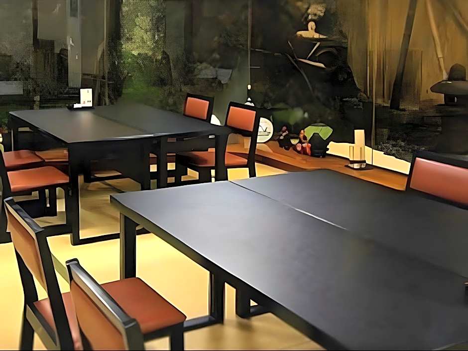 Leo Plaza Hotel