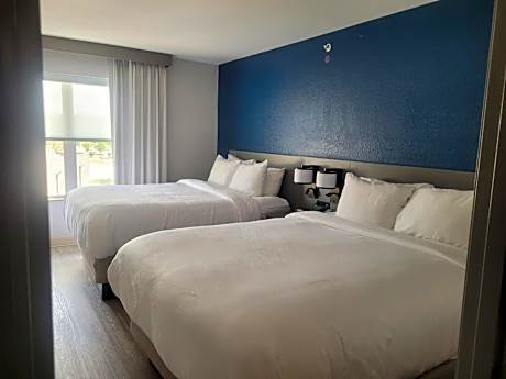 Queen Room with Two Queen Beds - Non-Smoking