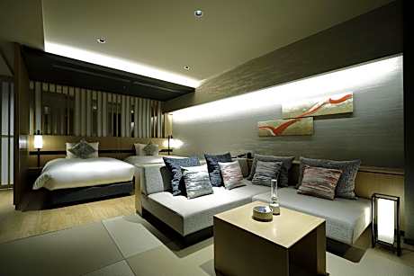 East Wing Upper Floor Deluxe Room with Open-Air Bath, Japanese Style