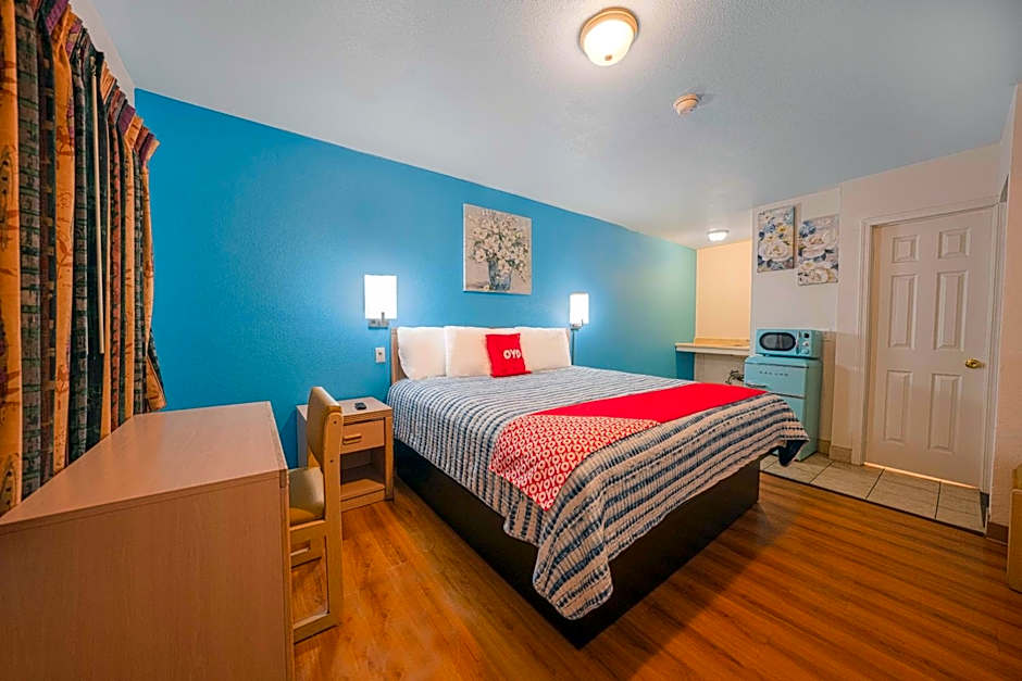 Royal Gateway Motel by OYO