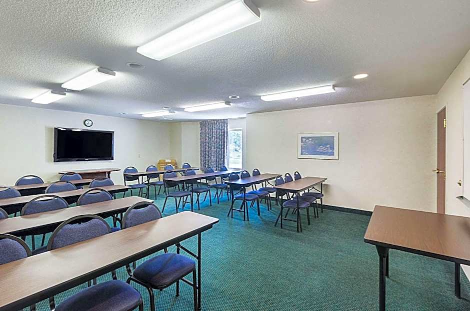 Sleep Inn & Suites Bay View Acme - Traverse City