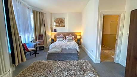 Deluxe Double Room with Side Sea View
