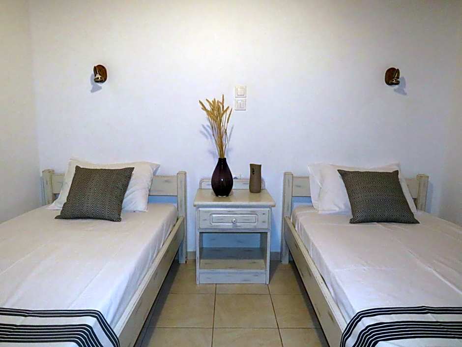 VILLAGE LIANA MAROULI KASTRAKI