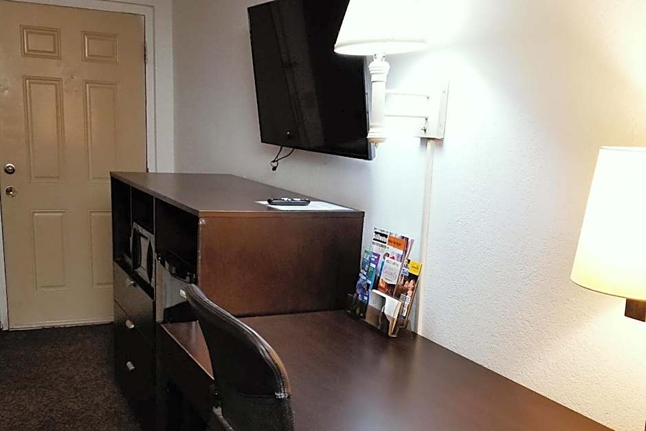 Sky-Palace Inn & Suites Hutchinson