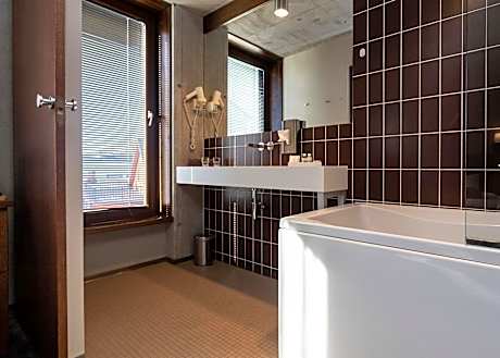 Junior Suite with Spa Access