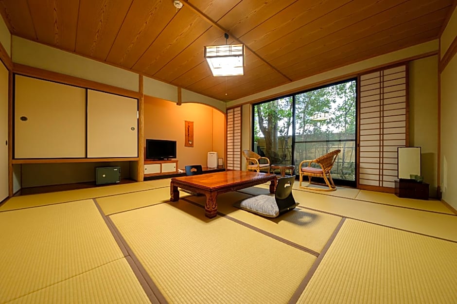 Yufuin Onsen Ryokan Mebaeso