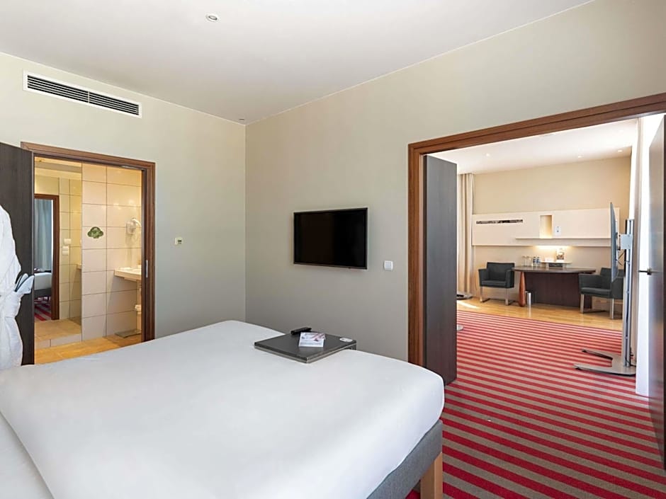 Mercure Warszawa Grand