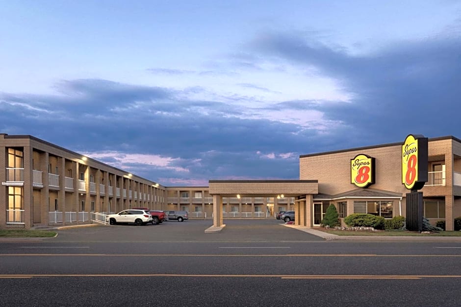 Super 8 by Wyndham Windsor/Dougall