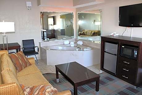 King Suite with Jetted Tub - Non-Smoking