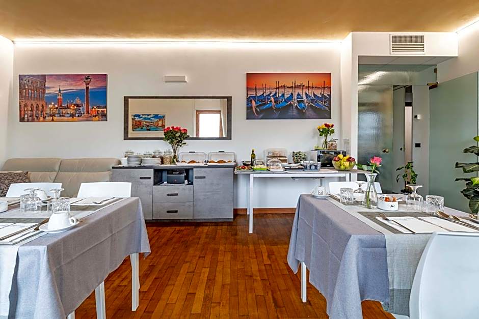 Venice Friends Residence