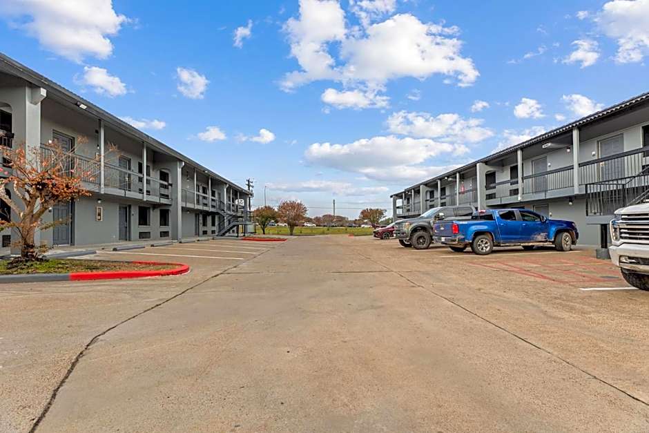 Days Inn & Suites by Wyndham Texas City