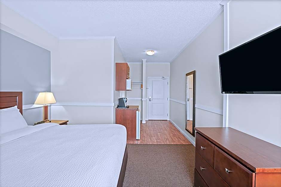 Days Inn by Wyndham Lamont