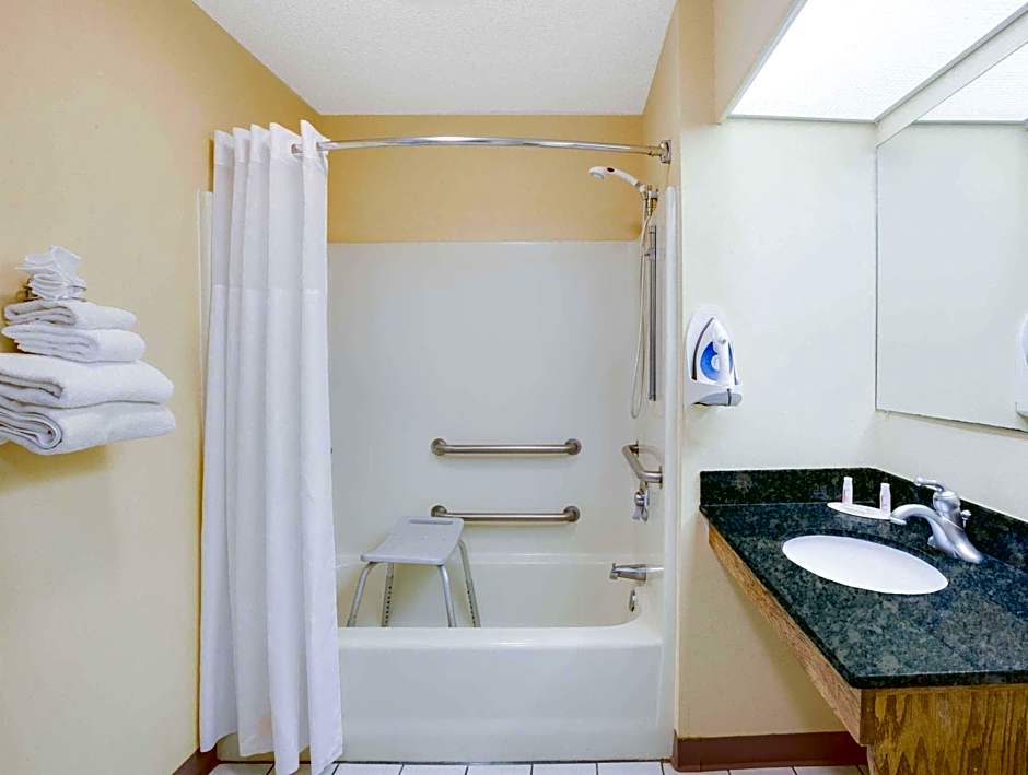 Baymont by Wyndham Ozark