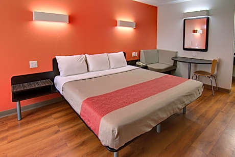1 King Bed | Mobility Accessible Tub Smk