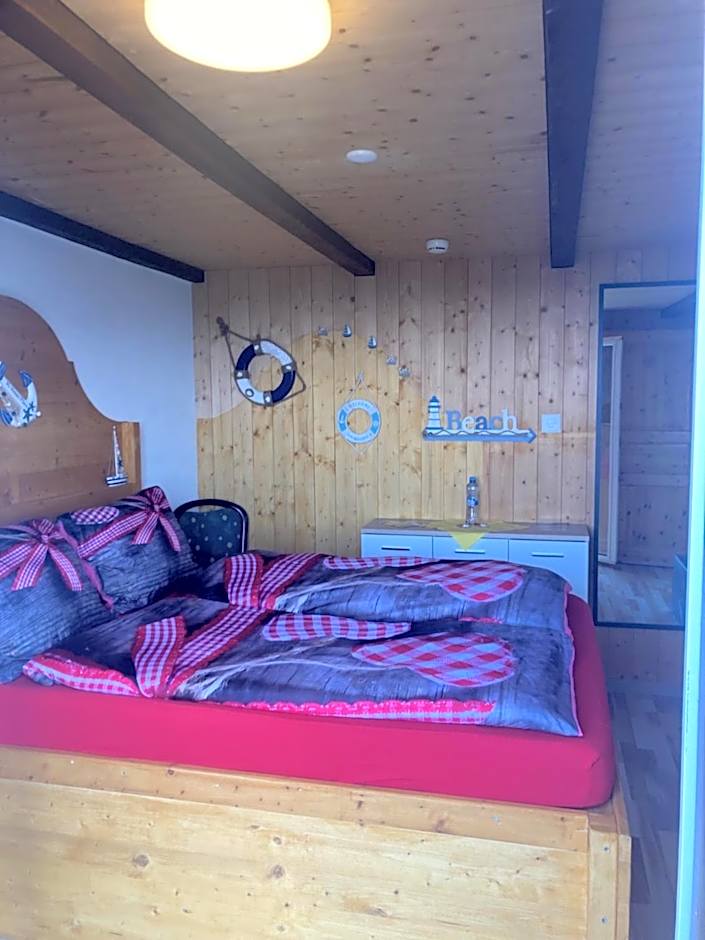 Ausflugs-Ski-Pistenhotel Klewenstock AUTO FREI Mit dem Mobiltelefon bestellen nur mit der Pendelbahn erreichbar auf 1600müm