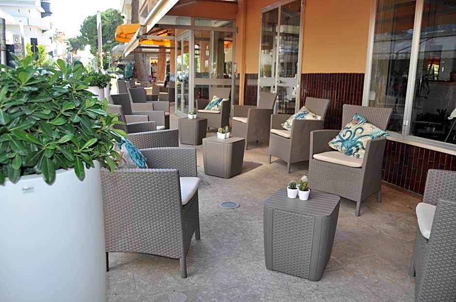 Hotel Susy - Bakery & Gluten Free Home Made - direttamente su viale Dante a due passi dal mare