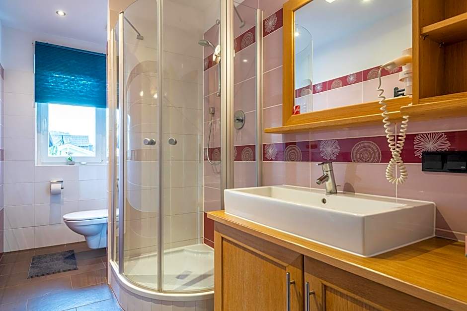 Elinas Mountain Views