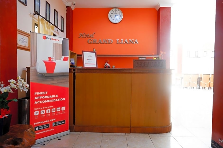 RedDoorz Plus near Stadion Wijaya Kusuma